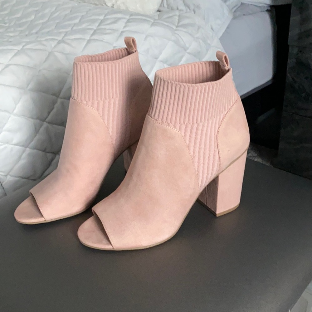 BP- shoes with open toe.